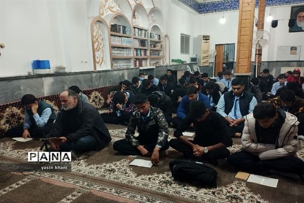 مراسم معنوی زیارت عاشورا در مسجد جامع سلمانشهر