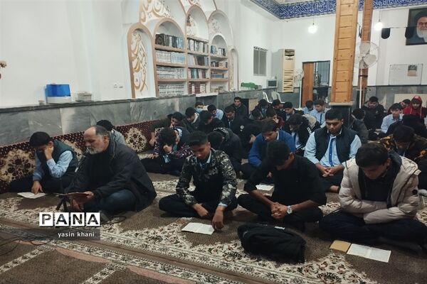 مراسم معنوی زیارت عاشورا در مسجد جامع سلمانشهر