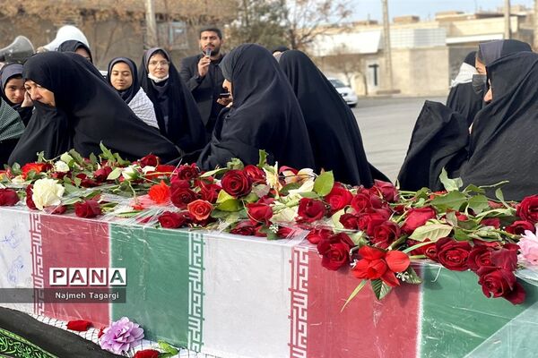 مراسم استقبال از پیکر شهید گمنام در مدارس دخترانه شهرستان مه‌ولات