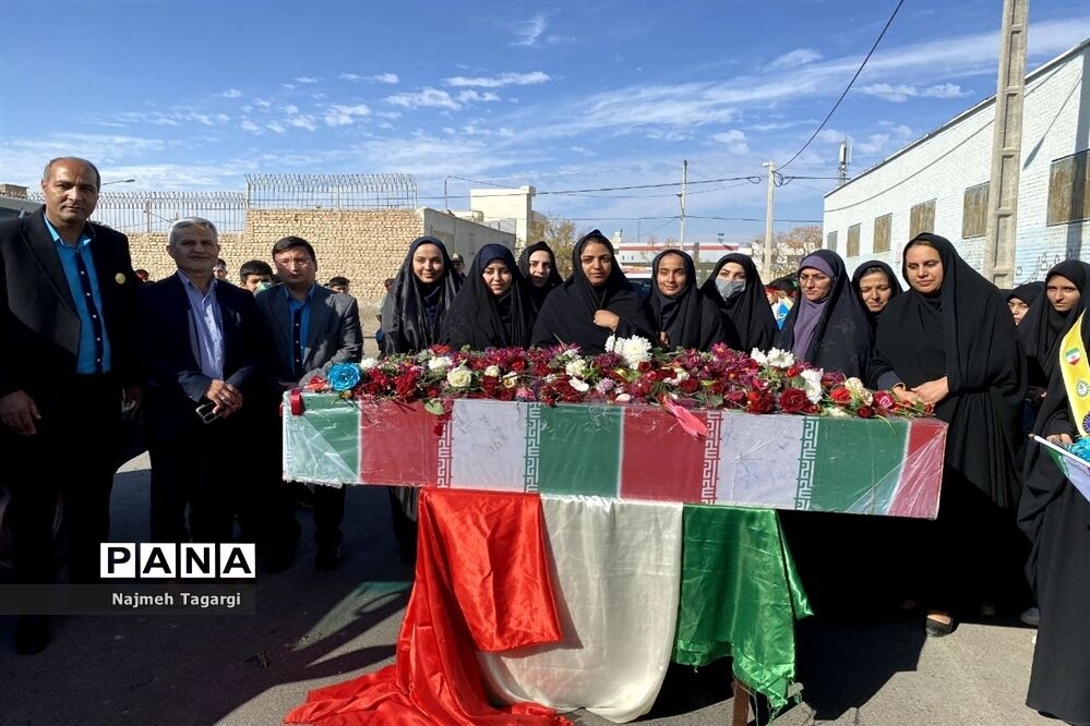 مراسم استقبال از پیکر شهید گمنام در مدارس دخترانه شهرستان مه‌ولات