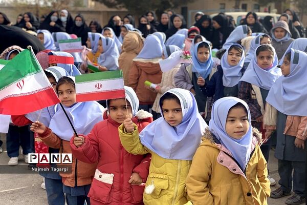 مراسم استقبال از پیکر شهید گمنام در مدارس دخترانه شهرستان مه‌ولات