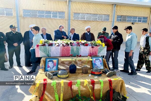 مراسم استقبال از پیکر شهید گمنام در مدارس پسرانه سطح شهرستان مه ولات