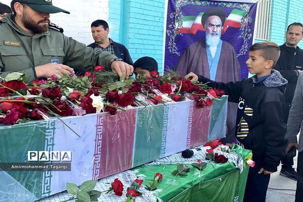مراسم استقبال از پیکر شهید گمنام در مدارس پسرانه سطح شهرستان مه ولات