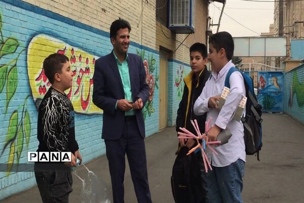 چالش نجات تخم مرغ درآموزشگاه حاج رحیم شعبانی ناحیه یک بهارستان