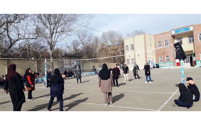 یک روز در مدرسه بدون کیف و  کتاب در شهرستان رابر/فیلم