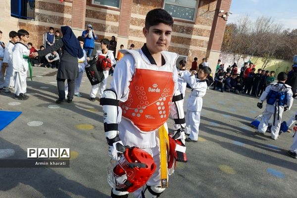 مسابقات و المپیادهای ورزشی در مدارس ناحیه دو ری