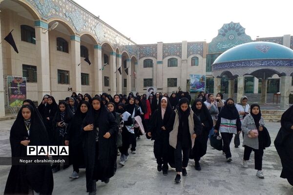 زیارت حرم حضرت معصومه(س) و مسجد جمکران توسط دانش‌آموزان شهرستان جاجرم