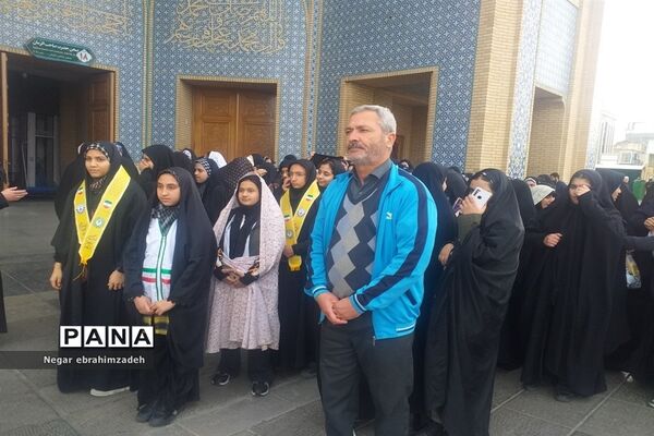 زیارت حرم حضرت معصومه(س) و مسجد جمکران توسط دانش‌آموزان شهرستان جاجرم