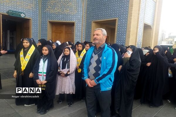 زیارت حرم حضرت معصومه(س) و مسجد جمکران توسط دانش‌آموزان شهرستان جاجرم