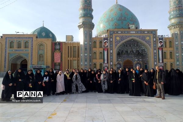 زیارت حرم حضرت معصومه(س) و مسجد جمکران توسط دانش‌آموزان شهرستان جاجرم