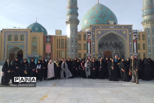 زیارت حرم حضرت معصومه(س) و مسجد جمکران توسط دانش‌آموزان شهرستان جاجرم