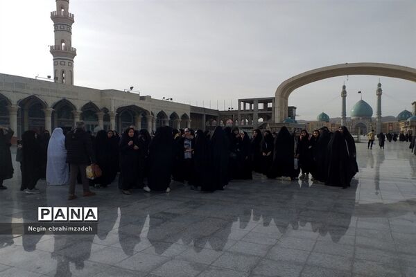 زیارت حرم حضرت معصومه(س) و مسجد جمکران توسط دانش‌آموزان شهرستان جاجرم