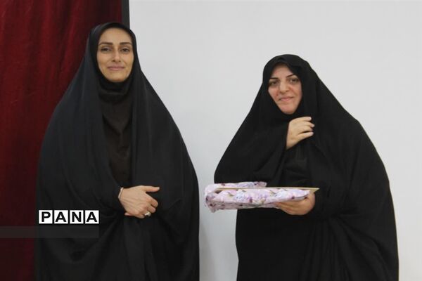 تجلیل از برگزیدگان جشنواره و‌ مسابقات آموزش و پرورش در گلوگاه