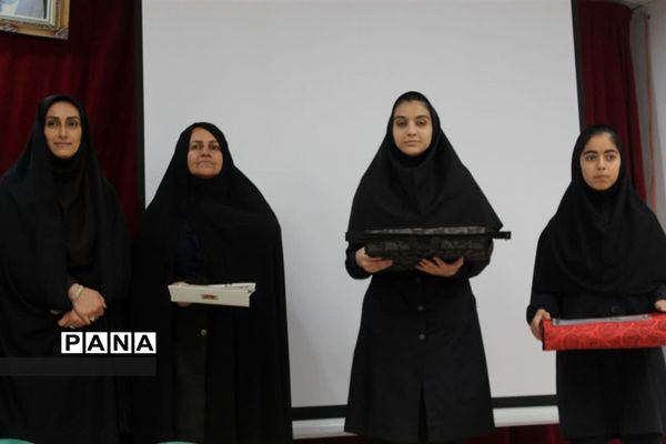 تجلیل از برگزیدگان جشنواره و‌ مسابقات آموزش و پرورش در گلوگاه