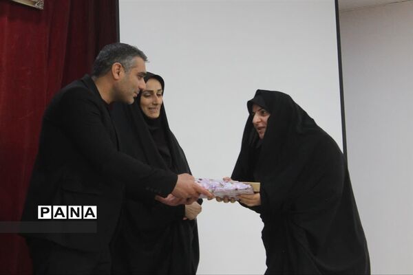 تجلیل از برگزیدگان جشنواره و‌ مسابقات آموزش و پرورش در گلوگاه