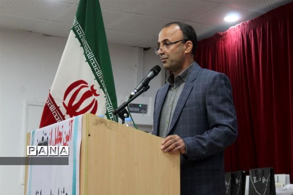 تجلیل از برگزیدگان جشنواره و‌ مسابقات آموزش و پرورش در گلوگاه