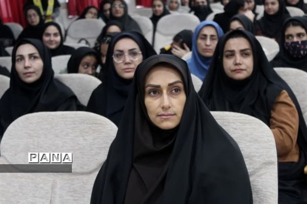 تجلیل از برگزیدگان جشنواره و‌ مسابقات آموزش و پرورش در گلوگاه