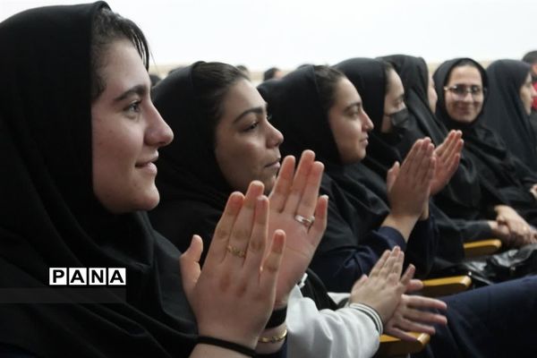 تجلیل از برگزیدگان جشنواره و‌ مسابقات آموزش و پرورش در گلوگاه