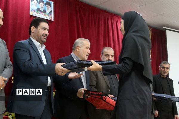 تجلیل از برگزیدگان جشنواره و‌ مسابقات آموزش و پرورش در گلوگاه