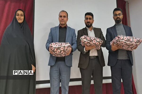 تجلیل از برگزیدگان جشنواره و‌ مسابقات آموزش و پرورش در گلوگاه