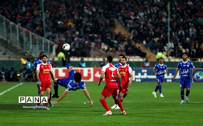 پرسپولیس ۱ - ۱ استقلال؛ VAR آبی‌ها را صدرنشین نگه داشت