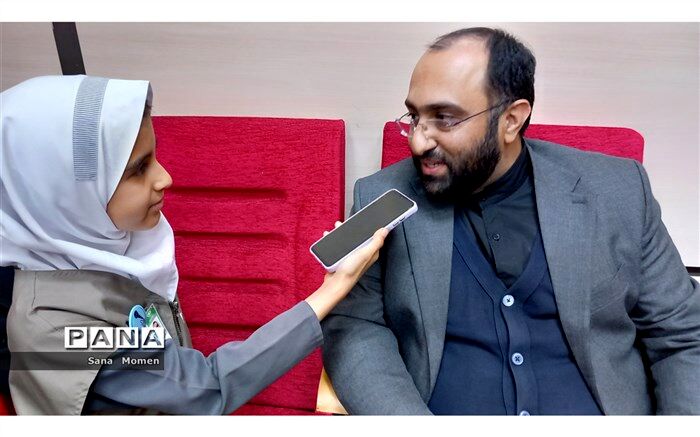 سند افتخار در آموزش و پرورش دانش‌آموزان پرسشگر هستند