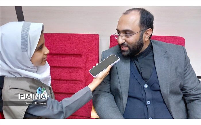 سند افتخار در آموزش و پرورش دانش‌آموزان پرسشگر هستند