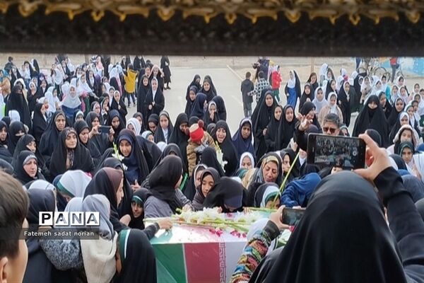 مراسم استقبال از شهید گمنام در دبستان شهید کامجو منطقه تبادکان