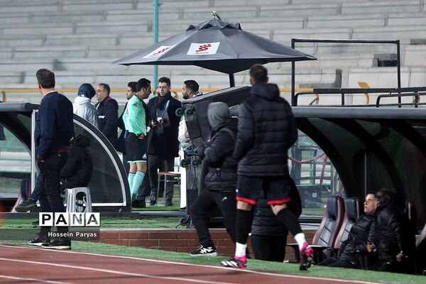 دیدار تیم‌های فوتبال استقلال و پرسپولیس