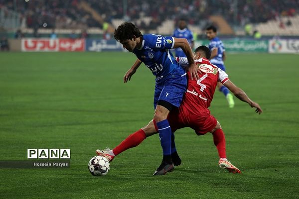 دیدار تیم‌های فوتبال استقلال و پرسپولیس