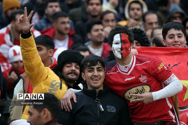 دیدار تیم‌های فوتبال استقلال و پرسپولیس