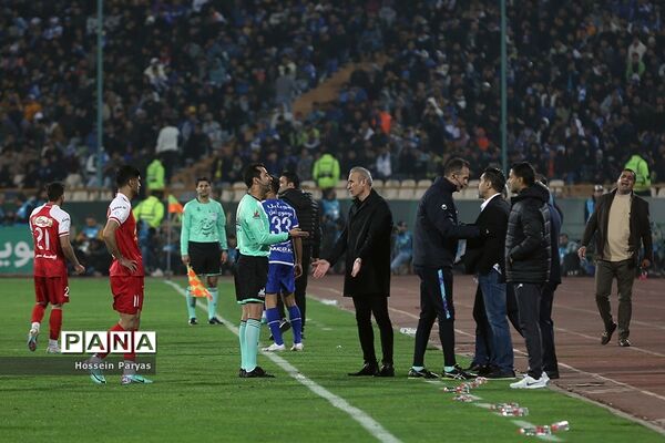 دیدار تیم‌های فوتبال استقلال و پرسپولیس