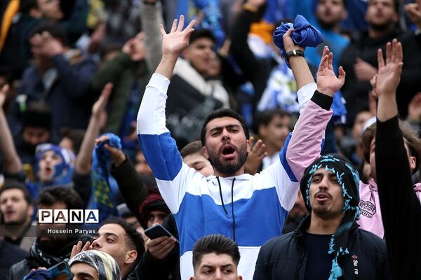 دیدار تیم‌های فوتبال استقلال و پرسپولیس