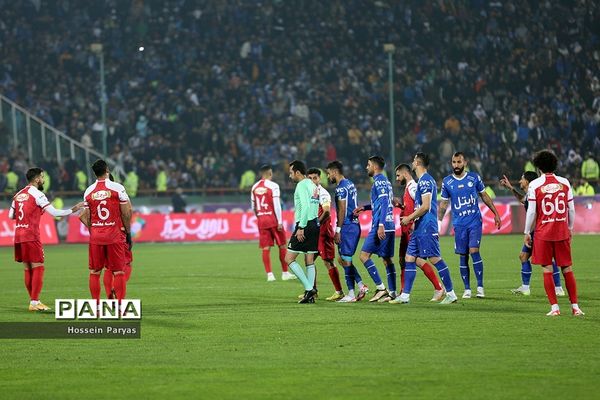 دیدار تیم‌های فوتبال استقلال و پرسپولیس