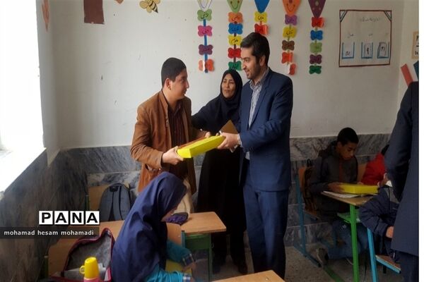 بازدید رئیس آموزش و پرورش استثنایی  از دبستان معرفت و مرکز جامع شهرستان صالح آباد