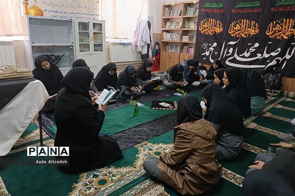محفل انس با قرآن در دبیرستان ربابه طاهباز ناحیه ۵