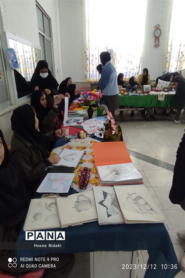 برگزاری نمایشگاه از هنرهای دستی دانش آموزان