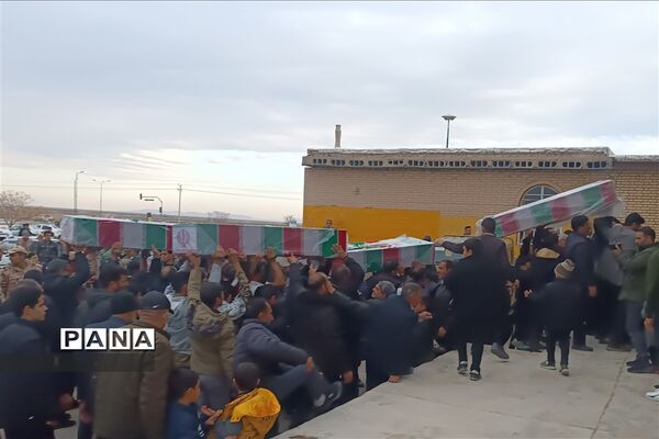 تشییع شهدای گمنام در شهرستان ورزنه