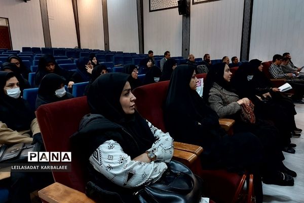 کارگاه آموزشی بیانیه گام دوم انقلاب به عنوان تربیت فاطمی