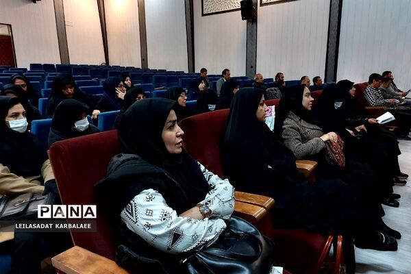 کارگاه آموزشی بیانیه گام دوم انقلاب به عنوان تربیت فاطمی