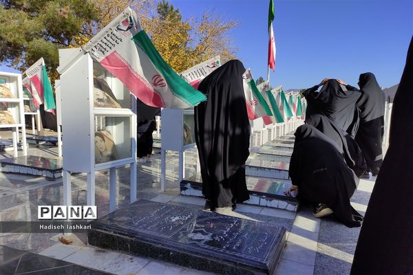 برگزاری همایش دختران فاطمی در آرامگاه سید حمزه (ع) شهرستان کاشمر