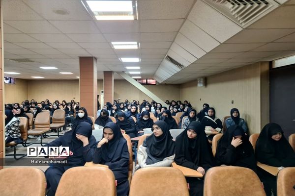 برگزاری مراسم شهادت حضرت فاطمه زهرا(س) در دبیرستان فرهنگ ۱۳