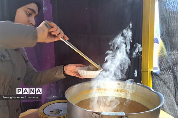 خادمی دانش‌آموزان در موکب فاطمی دبیرستان مهشید مصلی‌نژاد