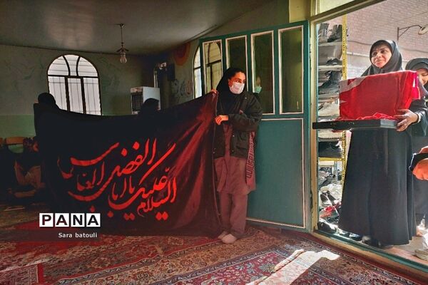 مراسم شهادت مادر دو عالم با رنگ و بوی پرچم قمر بنی هاشم(ع)