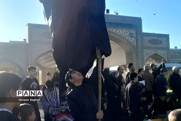 استقبال پرشور عاشقان فاطمی از کاروان شهدای گمنام
