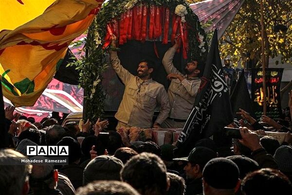 استقبال پرشور عاشقان فاطمی از کاروان شهدای گمنام