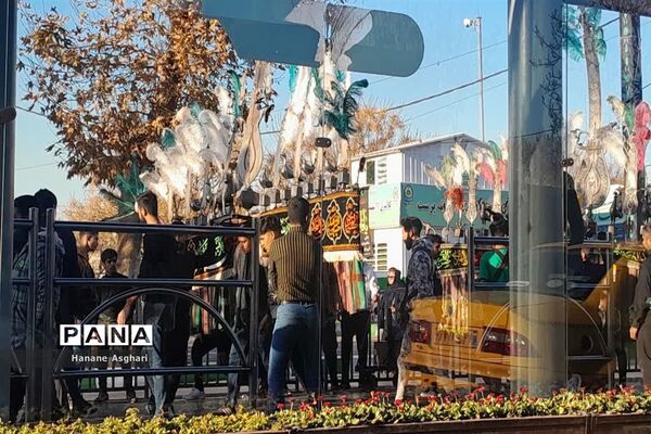 استقبال پرشور عاشقان فاطمی از کاروان شهدای گمنام