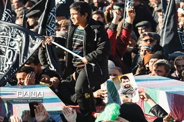 استقبال پرشور عاشقان فاطمی از کاروان شهدای گمنام