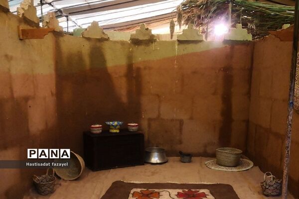 بازدید دانش‌آموزان دماوندی از نمایشگاه حدیث غربت دماوند