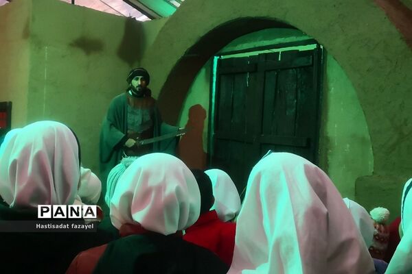بازدید دانش‌آموزان دماوندی از نمایشگاه حدیث غربت دماوند